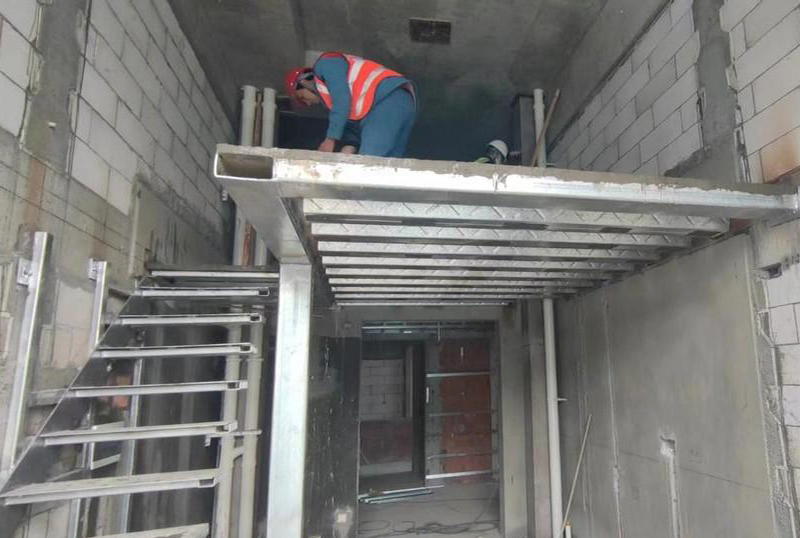 成都项目完成TD-LOFT样板房夹层楼板施工缩略图