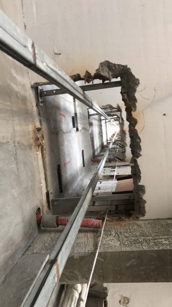 传统夹层VS新式轻钢夹层,夹层搭建五大难题迎刃而解插图8 竣备后可通过垂直烟道进行板材运输