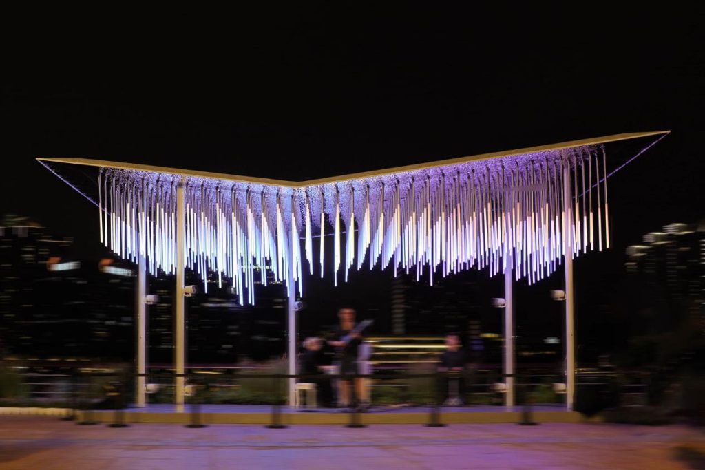 黄浦江边的“夜光蝴蝶”——上海光影节中的快装项目插图 上海光影节“光愈林”艺术装置