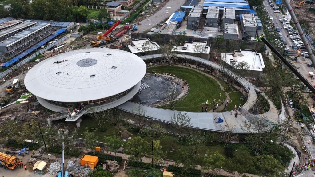项目快讯:新纪录!仅7天,800㎡超薄风雨连廊完成精确合拢!插图1 施工过程