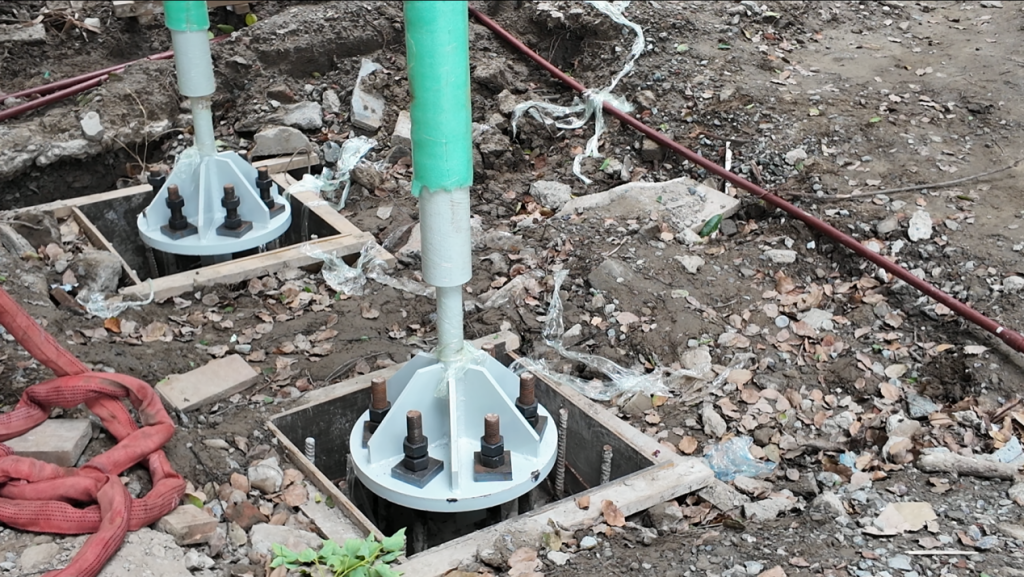 项目快讯:1小时完工!超快装景观亭,极速安装,简洁利落插图1 钢立柱经吊装定位并拧紧柱脚螺栓完成固定