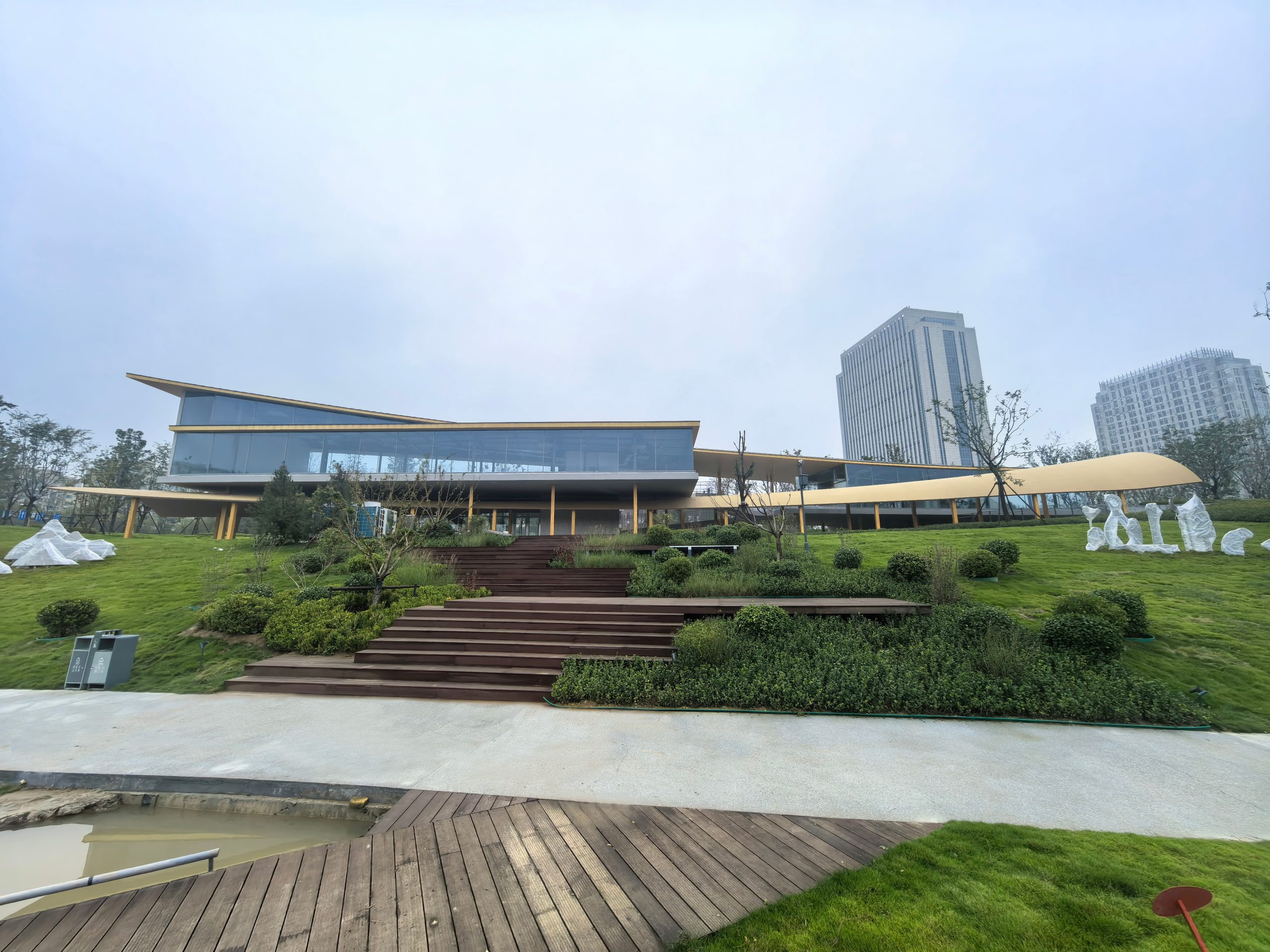 项目快讯：济南杨家河公园超薄双曲屋面项目已完工！缩略图