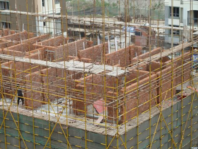 传统砖混结构：施工速度慢 