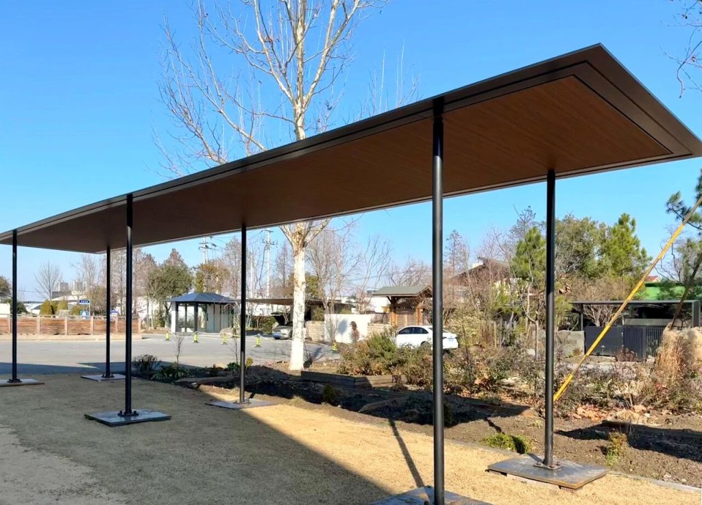 超薄屋面搭配极细立柱