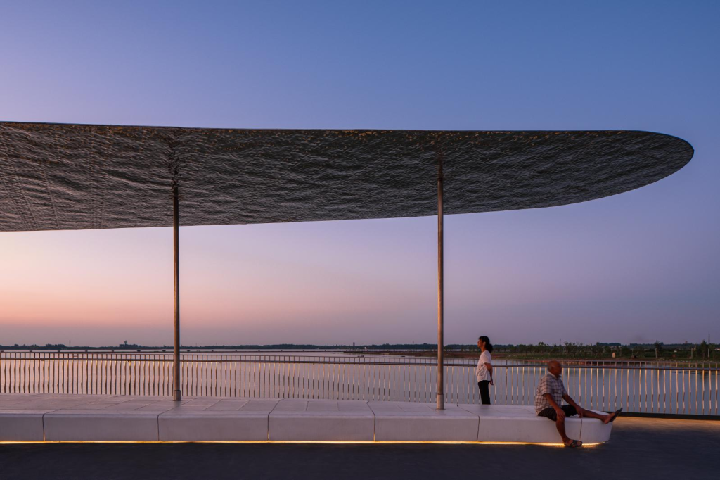 超薄屋面结构让建筑创作自由?5大应用形式展示!插图 项目案例:上海青浦元荡桥飘板