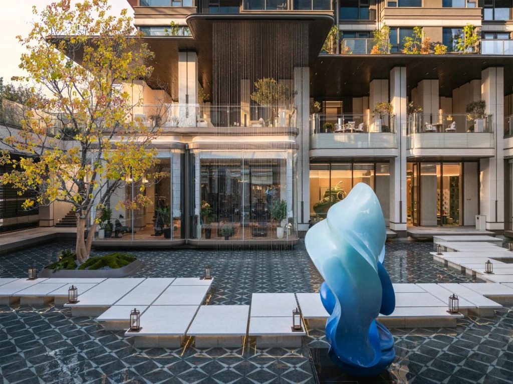 项目快讯:南京电建华曦府售楼处超薄板桁架项目圆满完工!插图1 超薄屋面极简优雅。