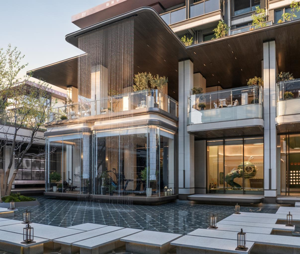 项目快讯:南京电建华曦府售楼处超薄板桁架项目圆满完工!插图 项目现场实拍,超薄屋面搭配精致水幕,打造高品质门面。