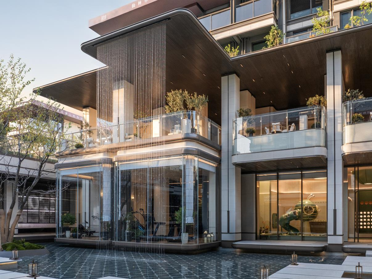 超薄屋面极简优雅。